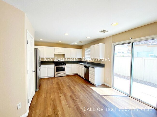 Building Photo - FULLY REMODELED 3 BEDROOM HOME IN SILVERAD...