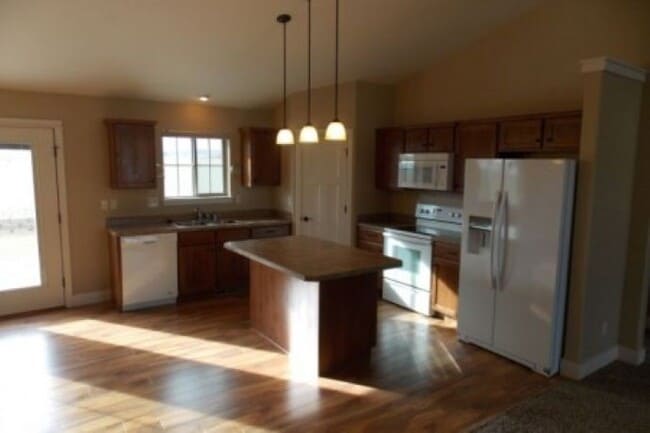 Building Photo - 926 Black Berry Way