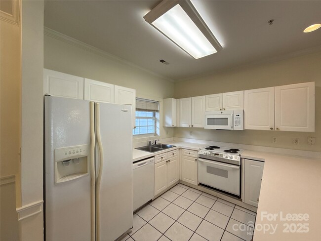 Foto del edificio - 9113 Meadow Vista Rd