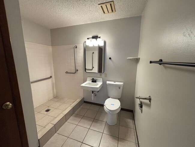 Foto del edificio - 2619 W 15th St N