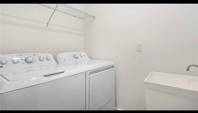 Building Photo - 417 NW 3rd Ln