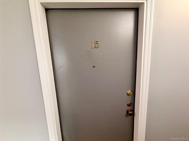 Building Photo - 15 Bayberry Dr