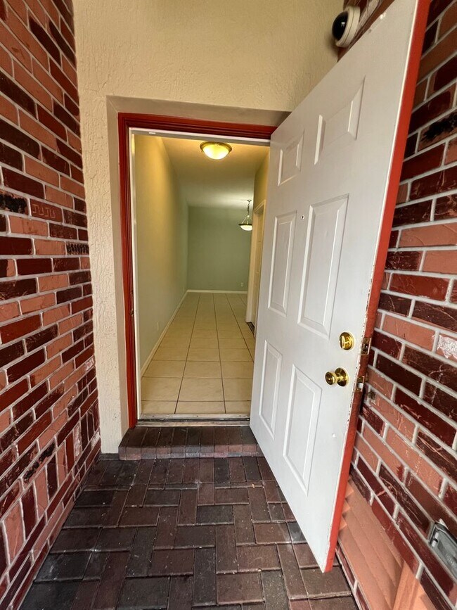 Foto del edificio - Lovely Townhome in Gate Community!