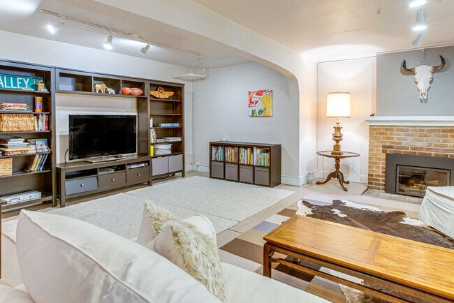 Foto del edificio - 757 N Clayton St