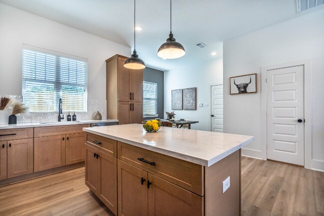 Foto del edificio - 5718 Roselane St