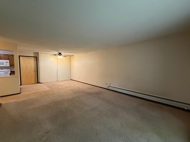 Foto del edificio - 1700 Four Oaks Rd