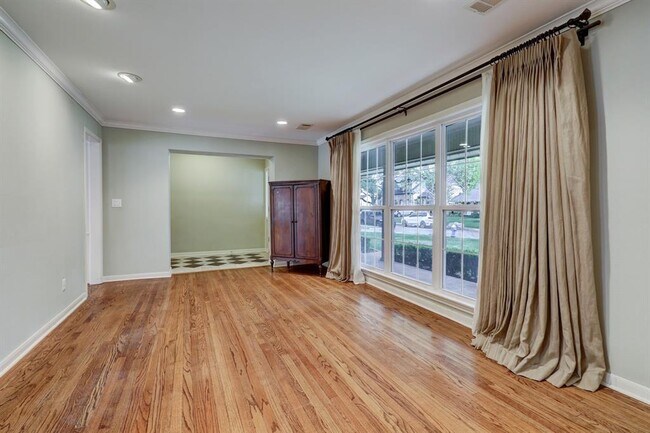 Building Photo - 6230 Inwood Dr