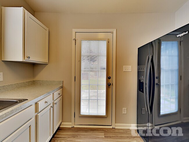 Building Photo - 10333 Hugue Way