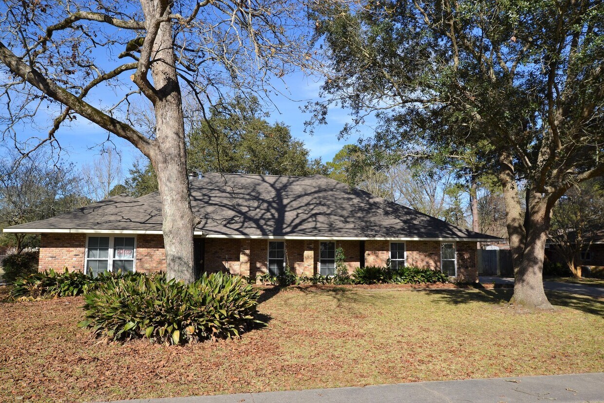 Primary Photo - Beautiful Remodeled 3 Bedroom Home in Zach...