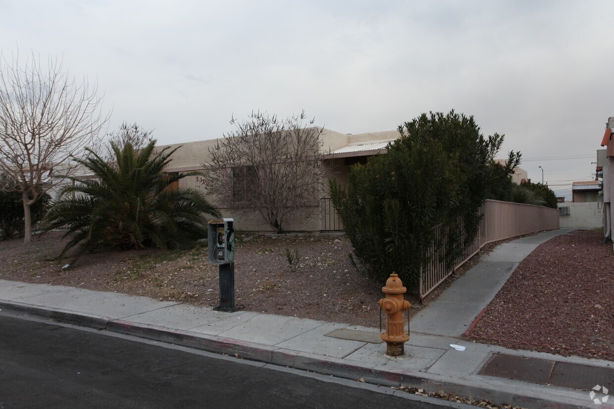 Building Photo - 5300 Redberry St