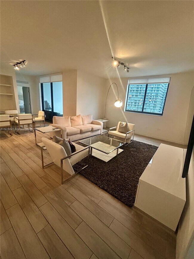Foto del edificio - 999 SW 1st Ave