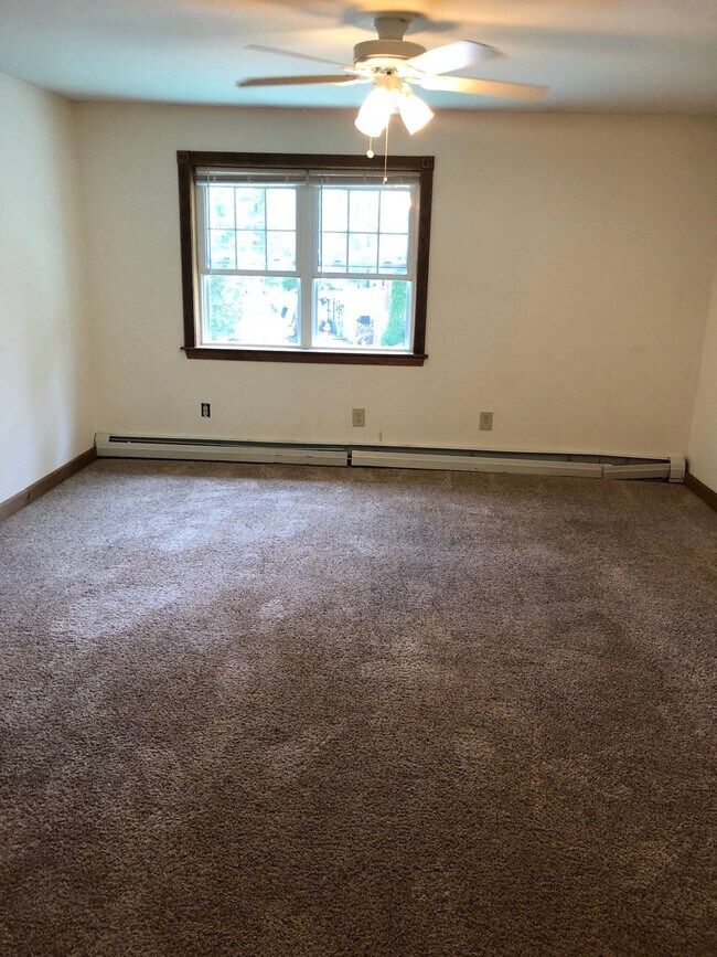 Building Photo - 686 Sebago Rd