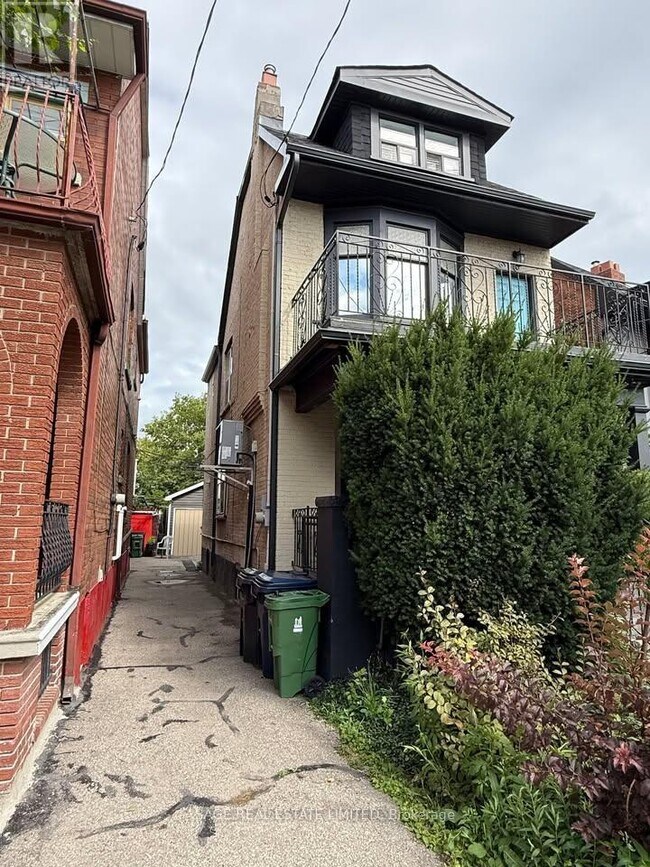 Building Photo - 1195 Ossington Ave