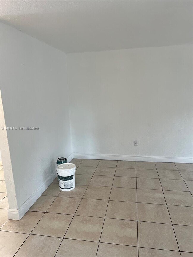 Foto del edificio - 5900 NW 1st Ave