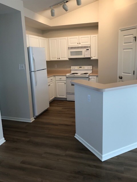 Building Photo - 301 Clayton Xing Pl