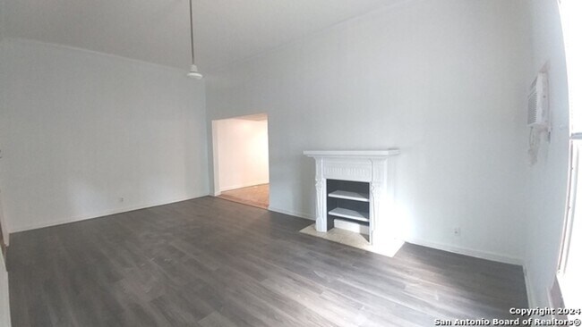 Building Photo - Spacious 2 BR/1 bath home in Alta Vista w/...