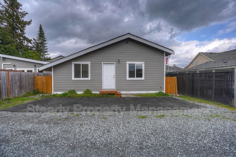 922 5th Ave SW Unit 3, Puyallup, WA 98371 Condo for Rent in Puyallup