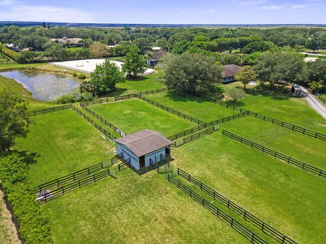 Foto del edificio - 16820 Deer Path Ln