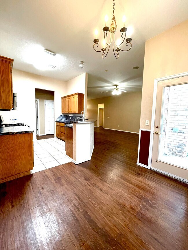 Foto del edificio - 3116 Buckingham Pl