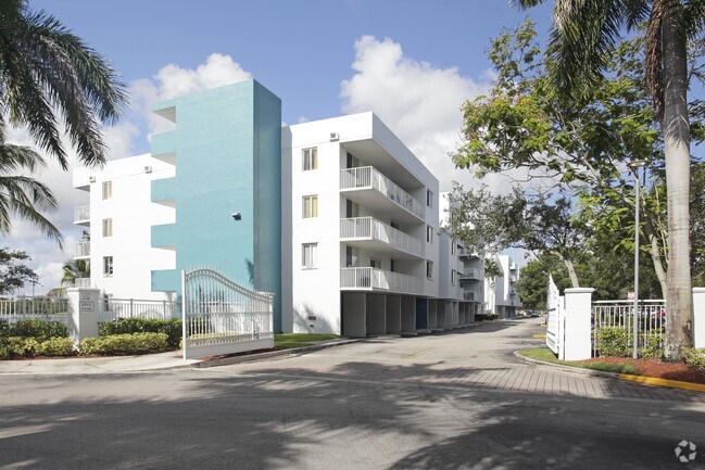 Aqua 2800 Apartment Homes Oakland Park, FL