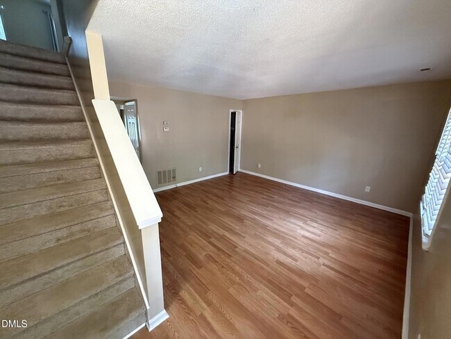 Foto del edificio - 925 Hearthridge Ct