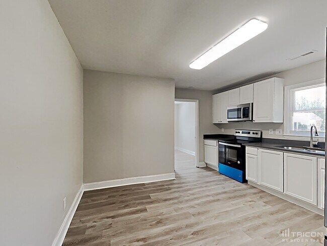 Building Photo - 7111 Marlbrook Drive Charlotte NC