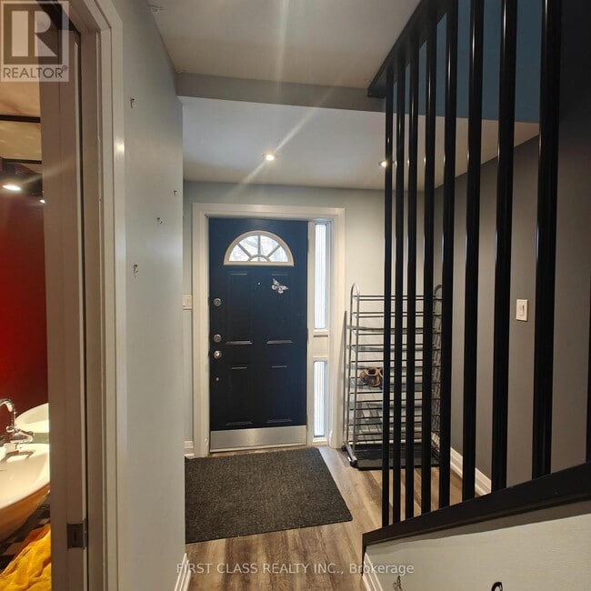 Building Photo - 215 Mississauga Vly Blvd