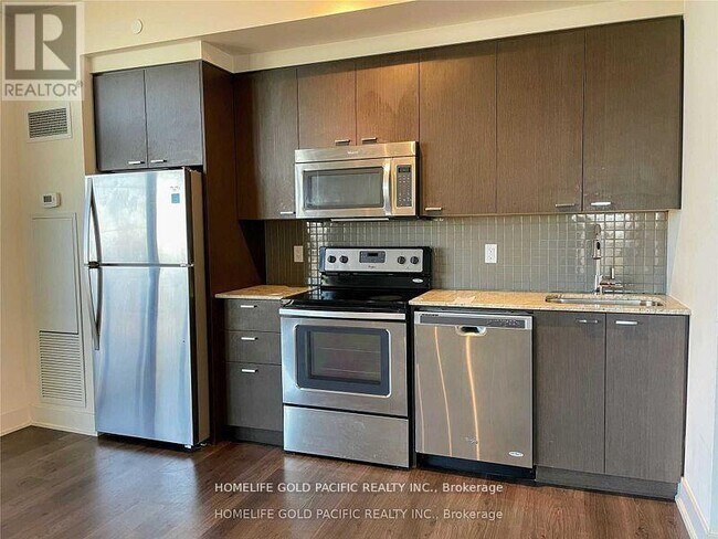 Photo du bâtiment - 88 Sheppard Ave E