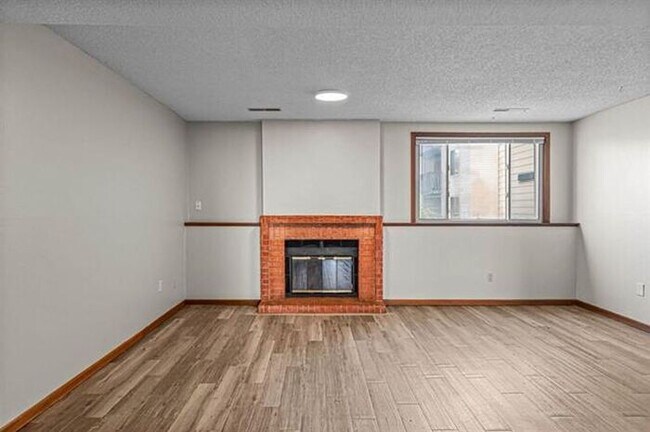 Foto del edificio - $1,250 | 2 Bedroom, 1 Bathroom Condo | No Pets | Available for Immediate Move In!