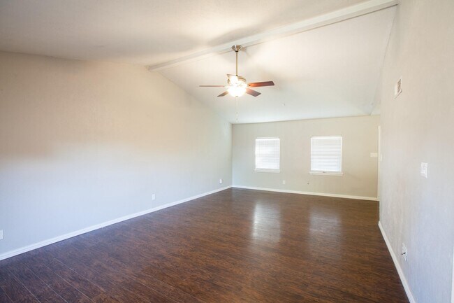 Foto del edificio - 5713 Baker Dr