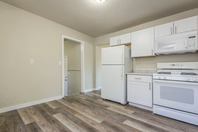 Building Photo - Spacious 2 Bedroom 1 Bathroom home