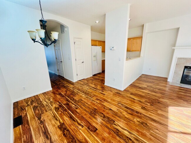 Building Photo - Amazing 3-Bedroom 2.5-Bathroom Townhouse i...
