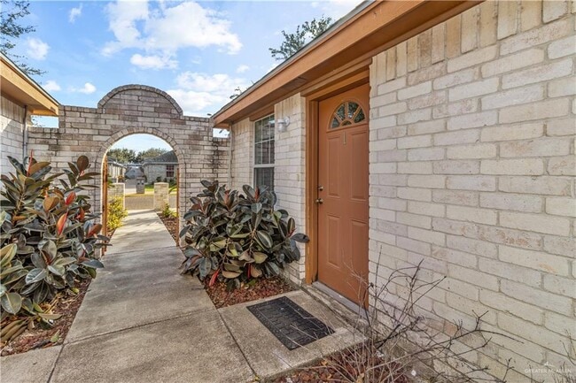 Building Photo - 15 West Dr