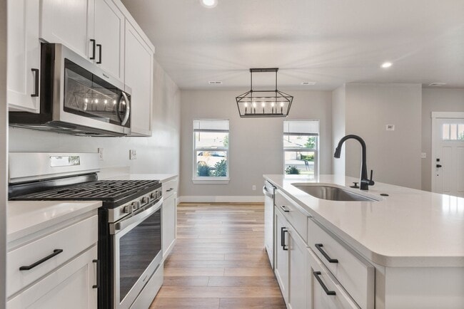 Foto del edificio - Awesome end unit 3 Bed 2.5 Bath townhome i...