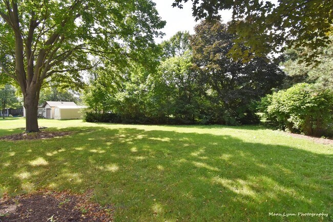 Building Photo - 106 W Kendall Dr