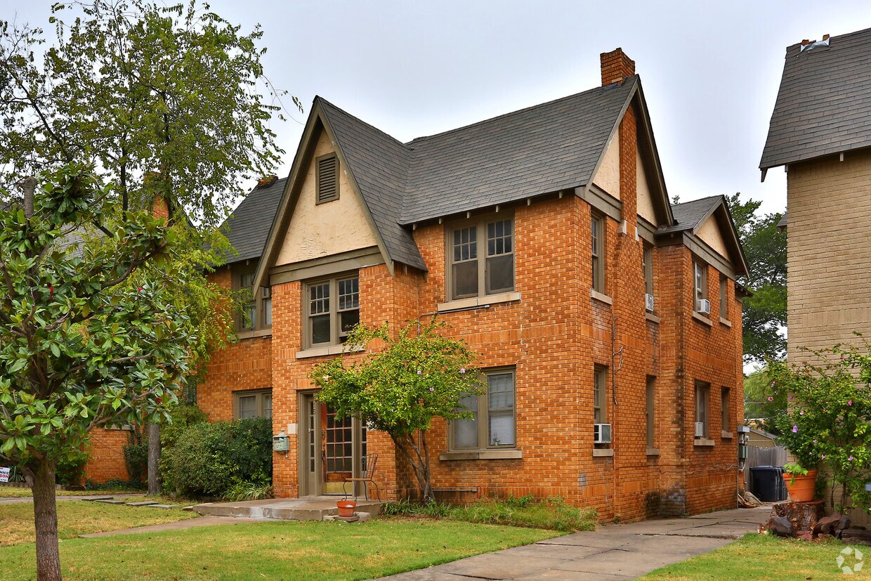 Building Photo - 613-615 NW 28th