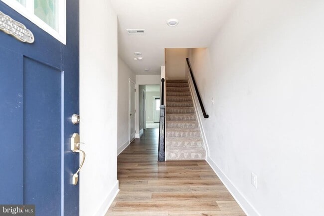 Building Photo - Live in Luxury in This Nearly New End-Unit...