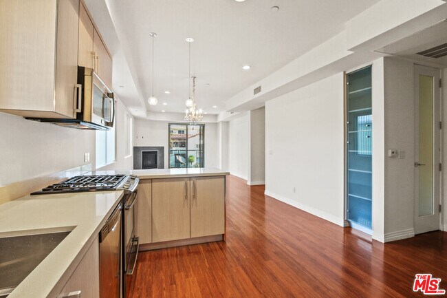 Foto del edificio - 819 S Holt Ave