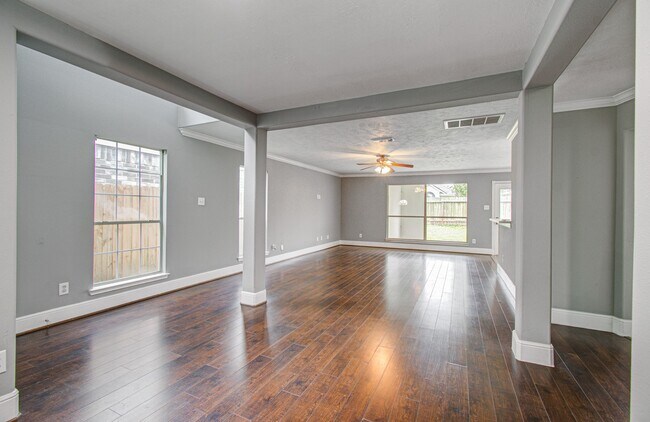 Building Photo - 13963 Maximos Dr