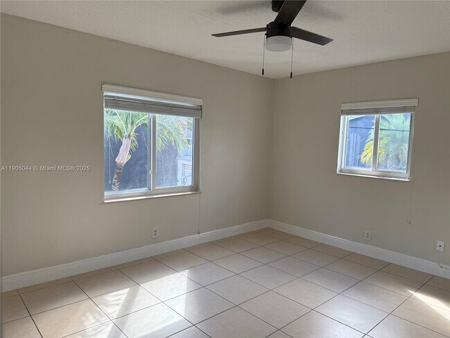 Foto del edificio - 711 NE 2nd Ave