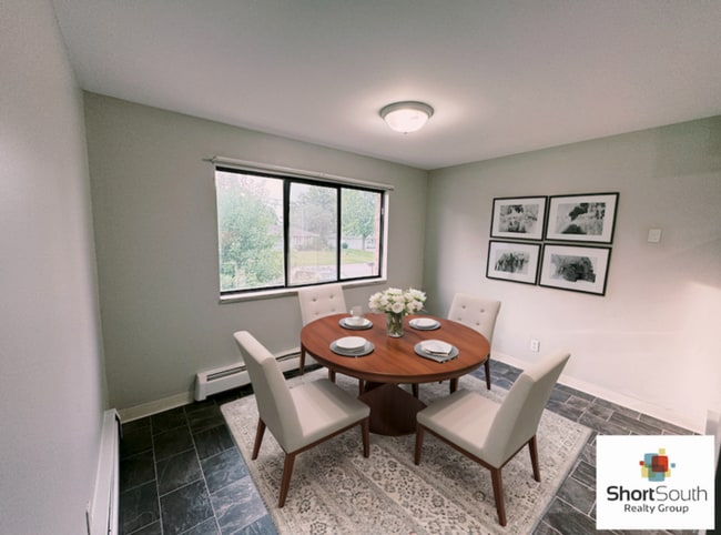 Building Photo - 2 bed 1 bath apartment with 1 stall enclos...