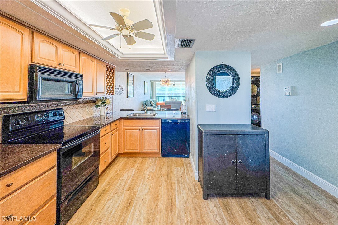 Foto principal - 8400 Estero Blvd