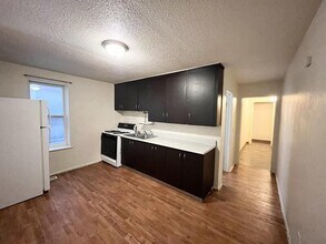 Building Photo - 560 S 600 E