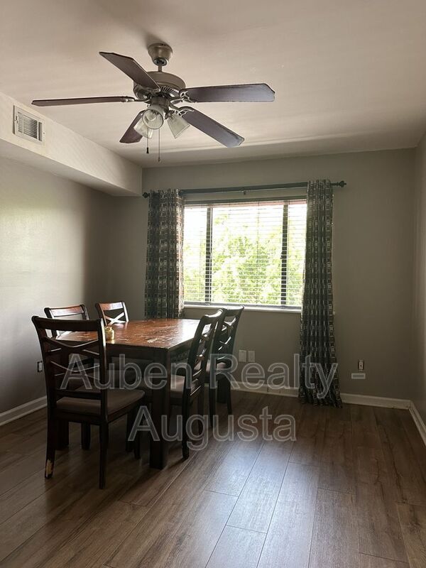 Foto del edificio - 1205 Mersac Ct