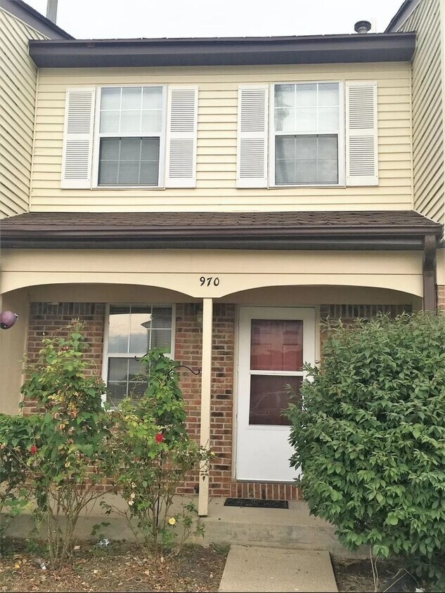 Primary Photo - Spacious 2 bedroom townhome available!