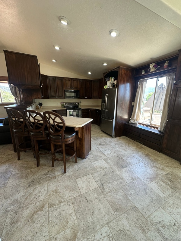 Building Photo - 462 E Pine View Dr