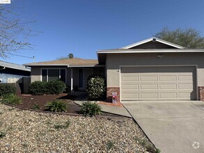 Building Photo - 1505 Tulip Dr