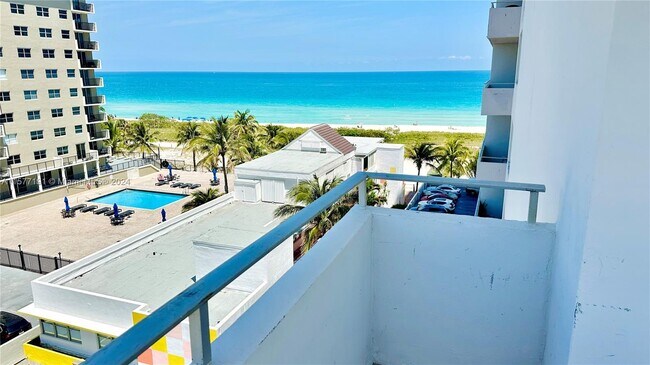 Foto del edificio - 9225 Collins Ave