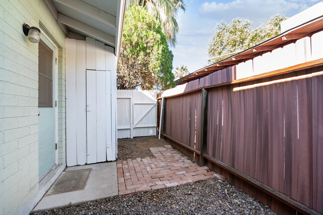 Building Photo - 2209 S Granada Dr