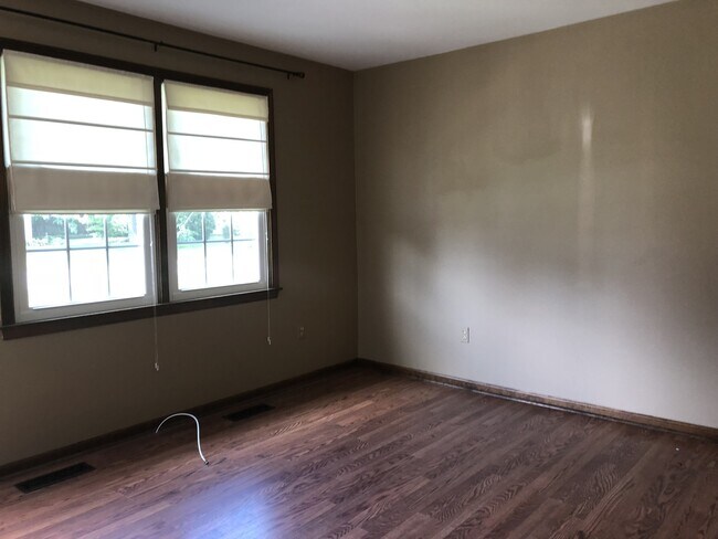 Foto del edificio - AVAILABLE 7/18/2025 - 4 bedroom house in P...